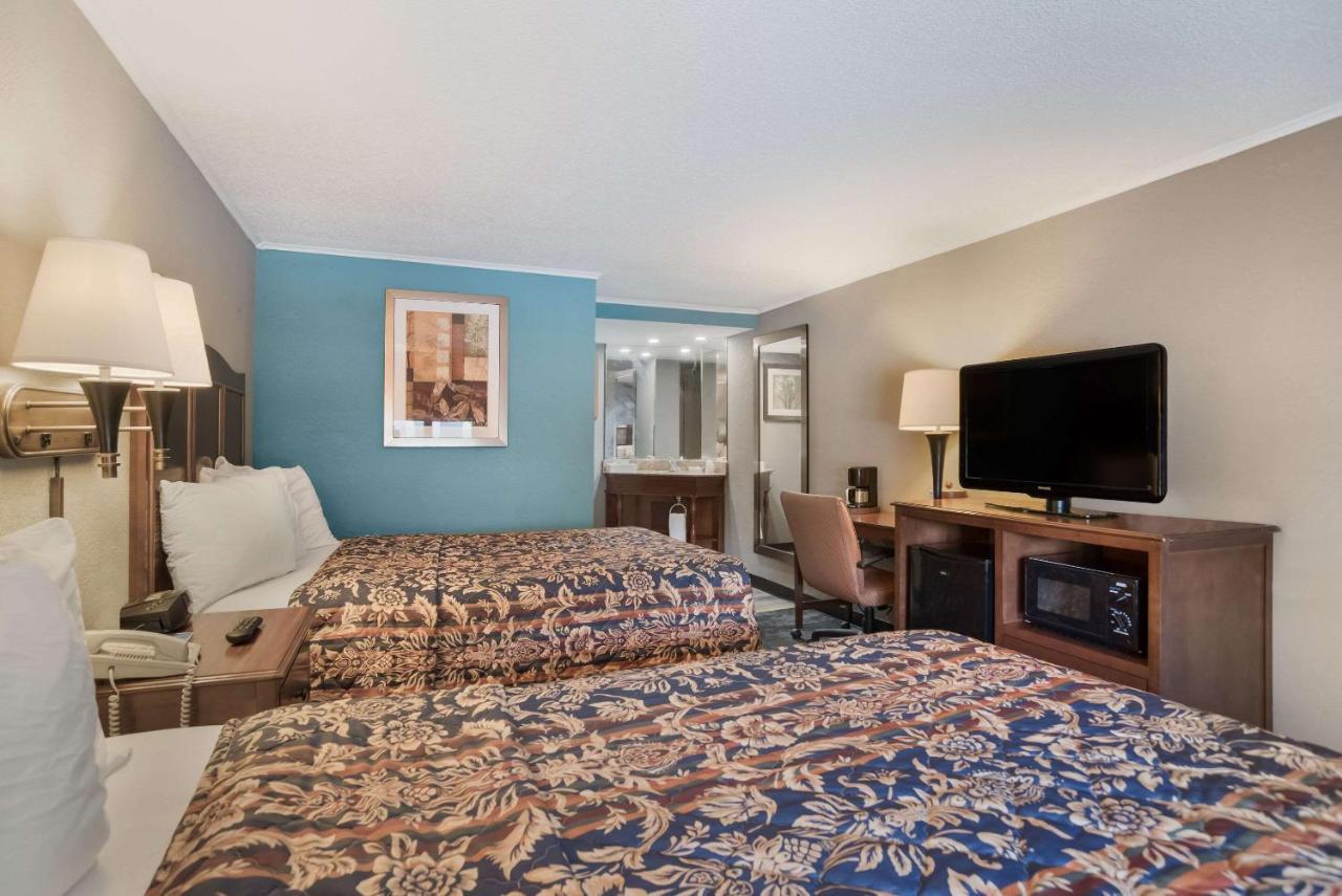 Rodeway Inn 3*